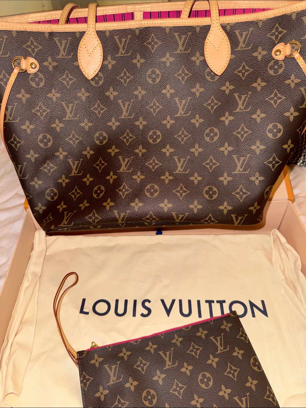 Louis Vuitton Monogram Neverfull MM with Pink interior and wristlet with box